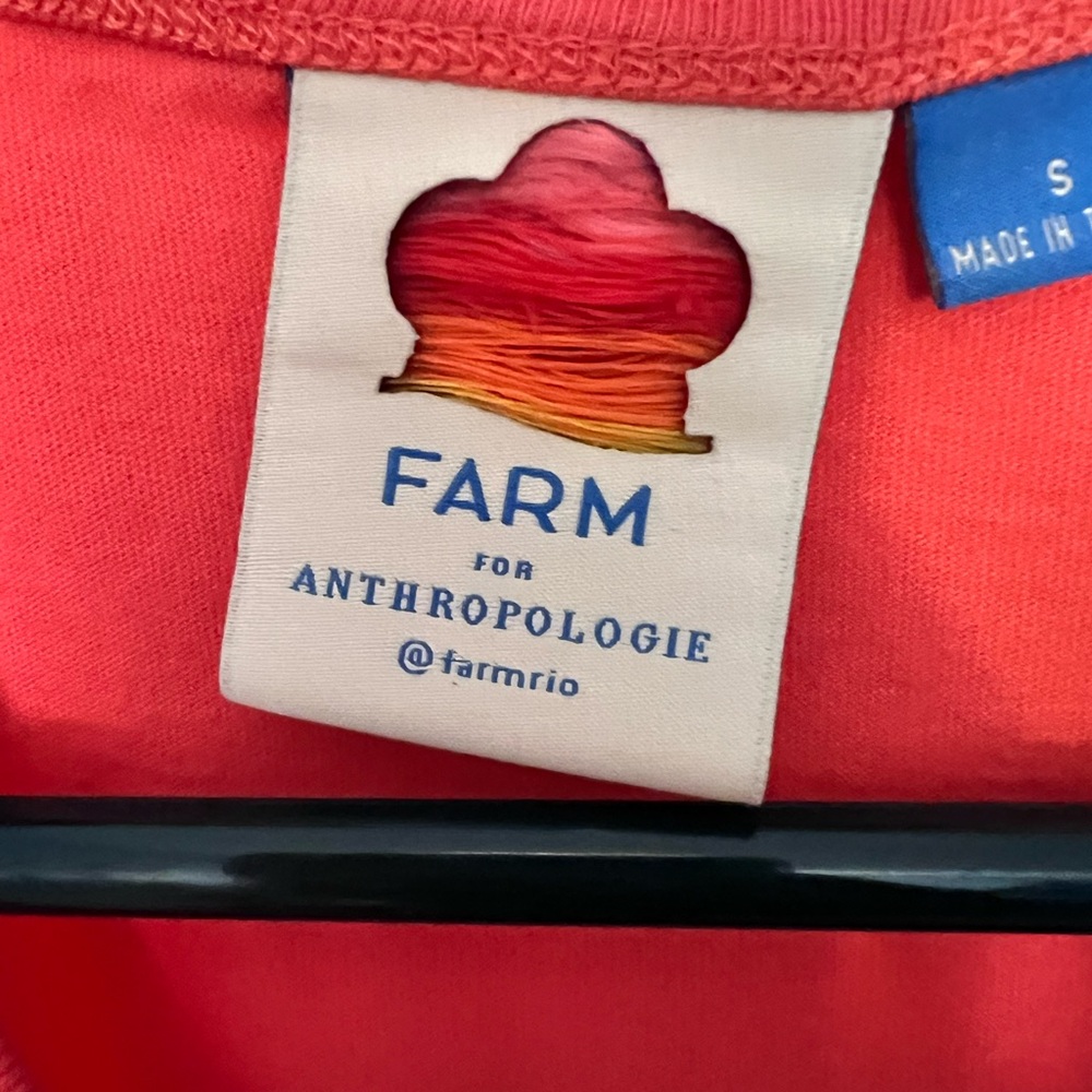 Red Top With Toucan And Leaf Design - image 3